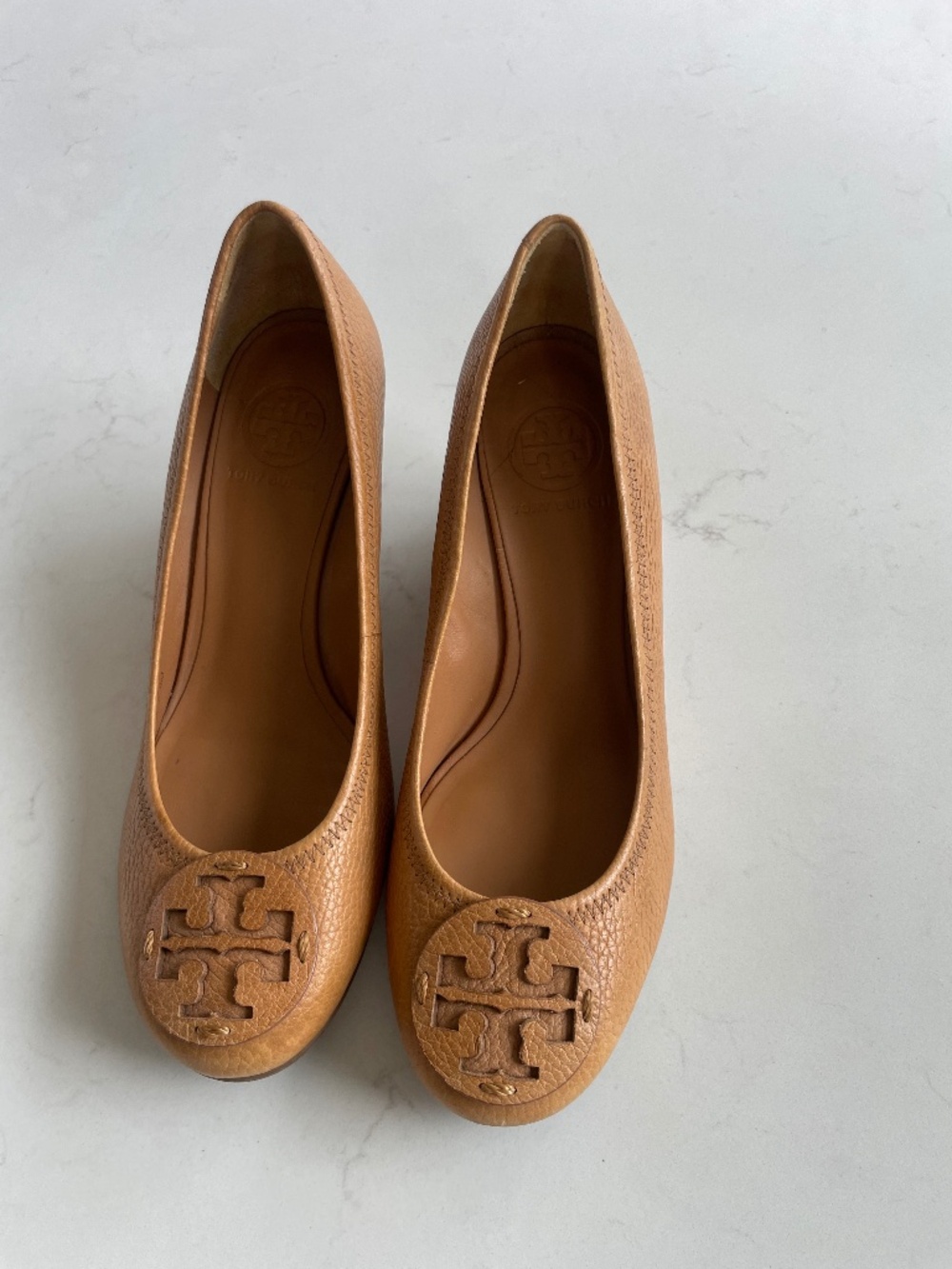TORY BURCH Sally Tan Pebbled Leather Round Toe Wedge Pumps 8M